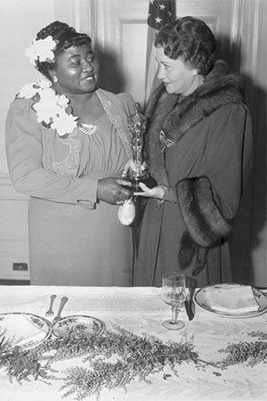 على مدار تاريخ حفلات توزيع جوائز الأوسكار... رائد يختار لكم اللحظات التي لا تنسى